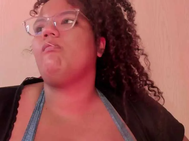 MiaLiaHot free chat on liveonude Image 12