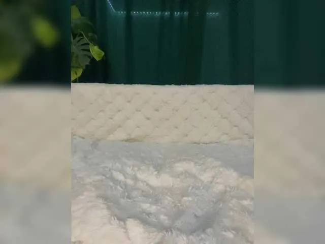 MiaLiaHot free chat on liveonude