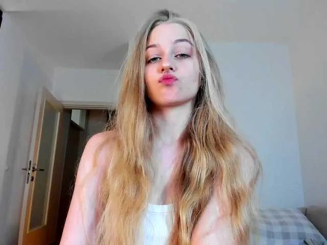 samanthaheinz free chat on liveonude Image 2