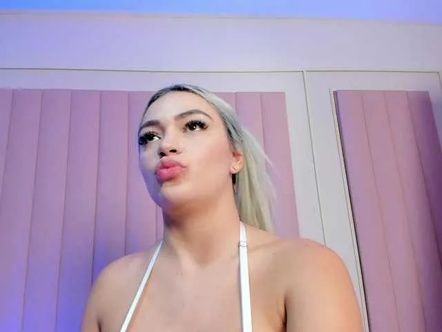 PinkFoxya free chat on liveonude Image 15