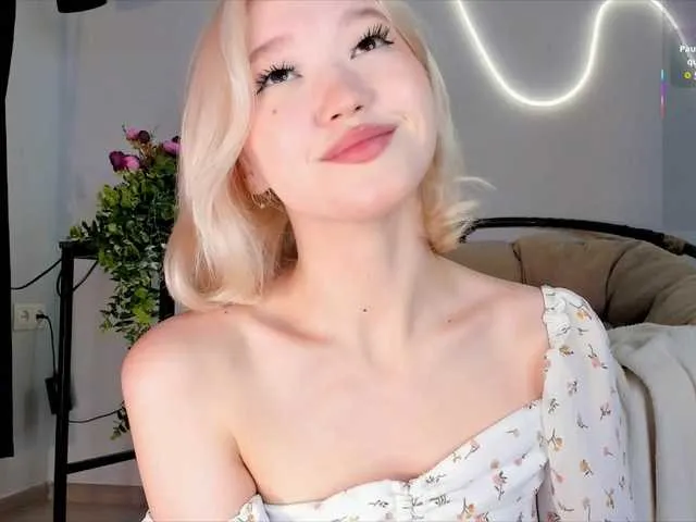 Wild-Angel777 free chat on liveonude Image 4