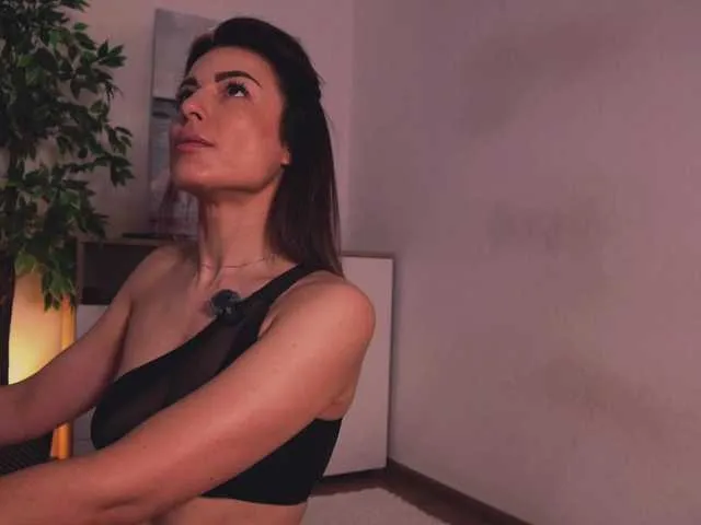 elliee_alves free chat on liveonude Image 17