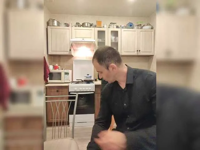 hold-me-tight free chat on liveonude Image 13