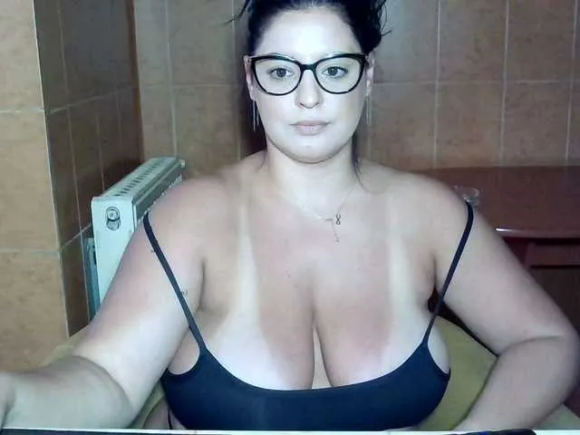 DiamondJo free chat on liveonude Image 11