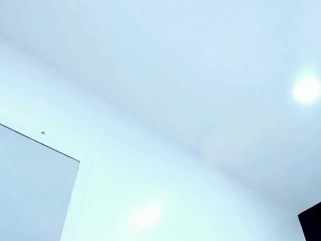 MiaLiaHot free chat on liveonude Image 13