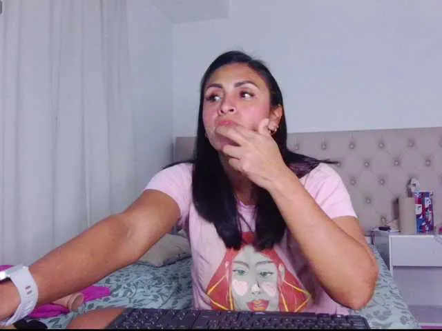 DiamondJo free chat on liveonude Image 5