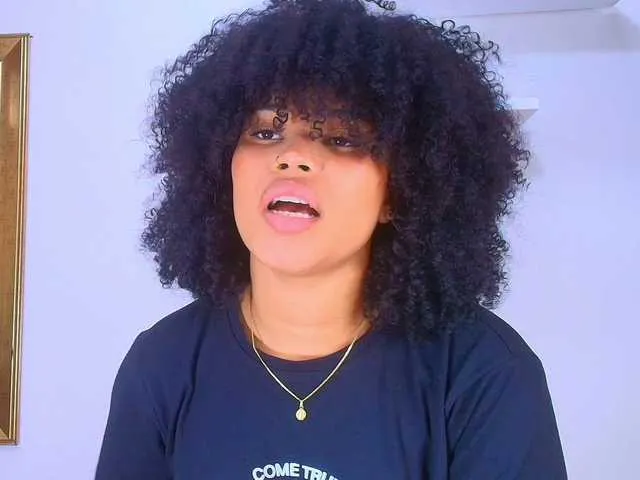 DiamondJo free chat on liveonude Image 2