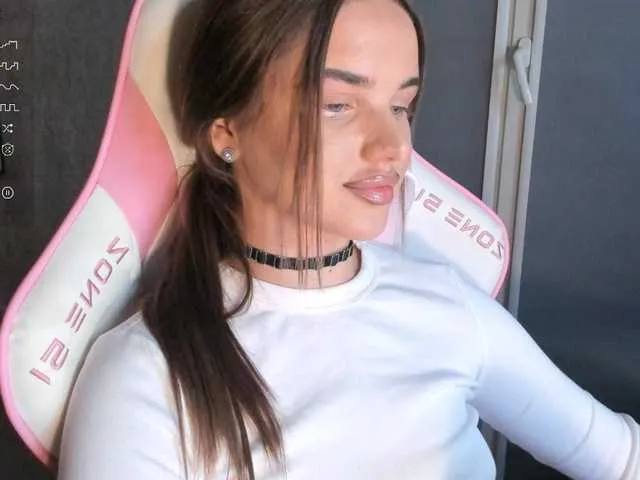 DiamondJo free chat on liveonude Image 2