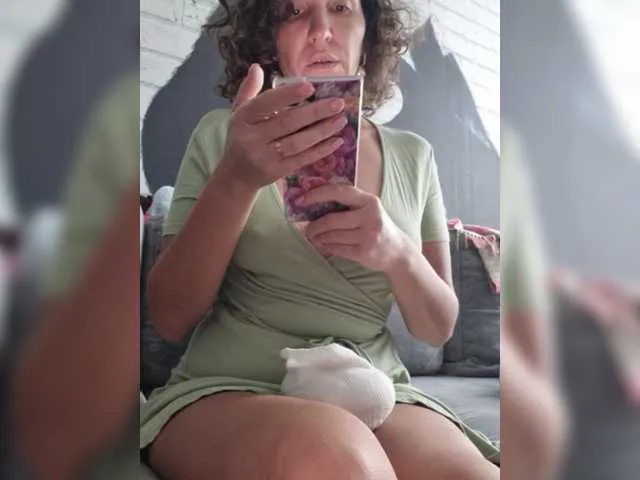 DiamondJo free chat on liveonude Image 17