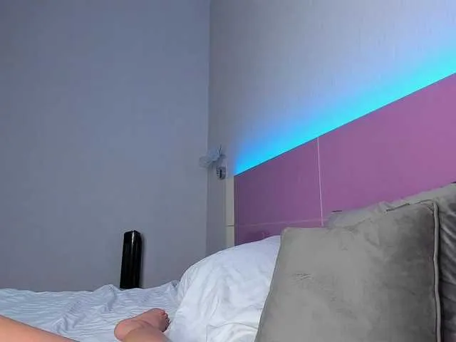 HEYBANANA free chat on liveonude Image 15