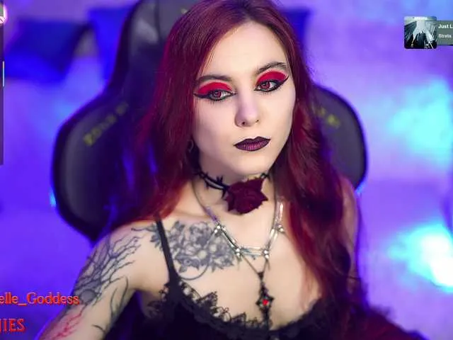 MiaLiaHot free chat on liveonude Image 12