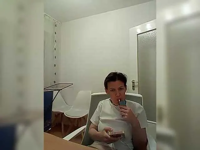 HEYBANANA free chat on liveonude Image 10