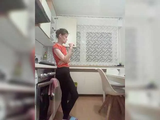 HEYBANANA free chat on liveonude Image 3