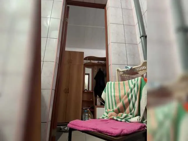 DiamondJo free chat on liveonude Image 2