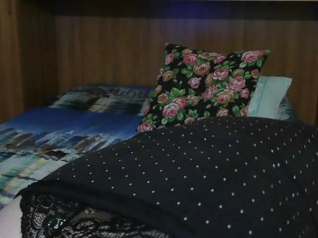 xunybany free chat on liveonude Image 2