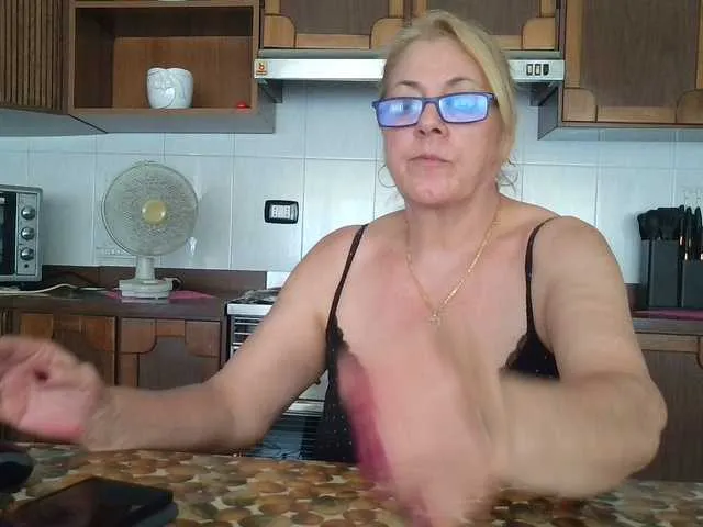 xunybany free chat on liveonude Image 3