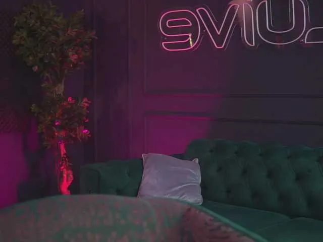 loveuniverse8 free chat on liveonude Image 9