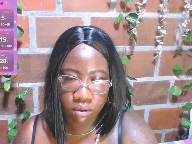 mightylaura free chat on liveonude Image 16