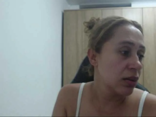 DiamondJo free chat on liveonude Image 16