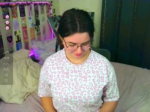 isahot_latin_doll free chat on liveonude Image 19