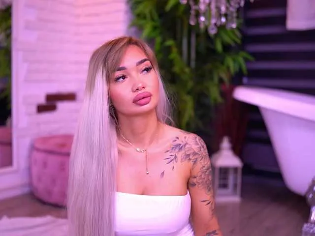 samanthaheinz free chat on liveonude Image 2