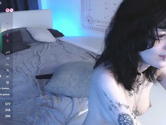 Wild-Angel777 free chat on liveonude Image 2