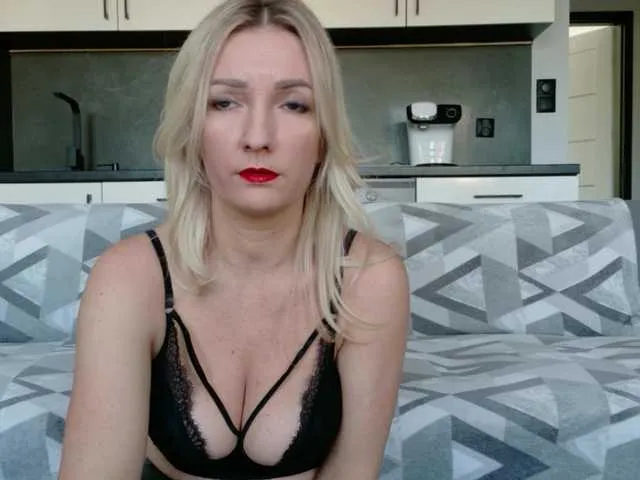 sarah_haggai free chat on liveonude Image 13