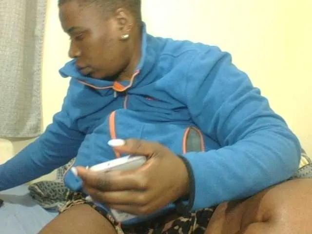 miaknox free chat on liveonude Image 16