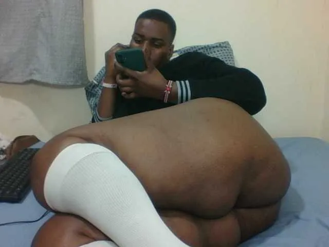 miaknox free chat on liveonude Image 6