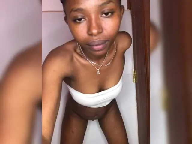 DiamondJo free chat on liveonude Image 10