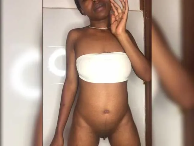 DiamondJo free chat on liveonude Image 8