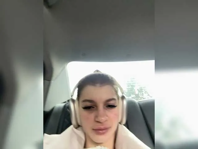 xunybany free chat on liveonude Image 4