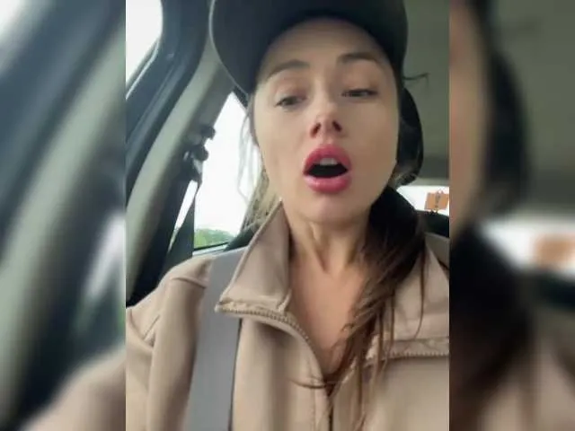 miacolucci_18 free chat on liveonude Image 3