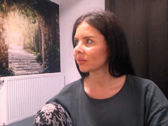 sarah_haggai free chat on liveonude Image 15