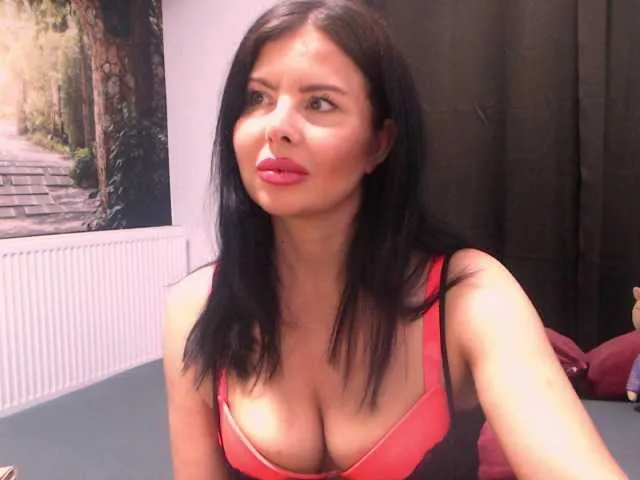 sarah_haggai free chat on liveonude Image 9