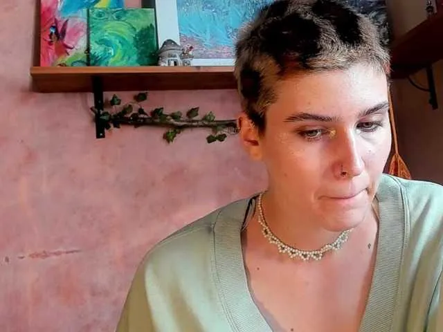 soft-sarah free chat on liveonude