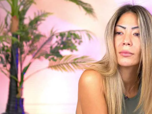 escar_let free chat on liveonude Image 19