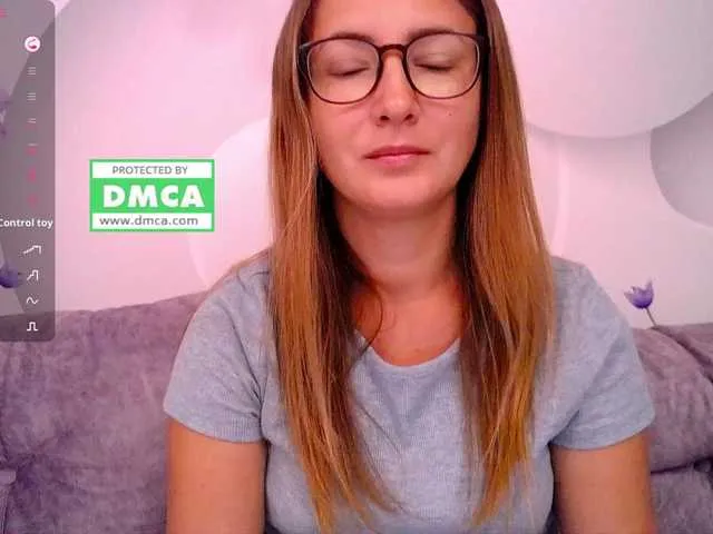 MiaLiaHot free chat on liveonude Image 10