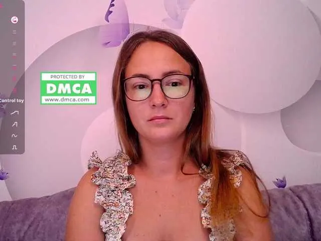 MiaLiaHot free chat on liveonude Image 12