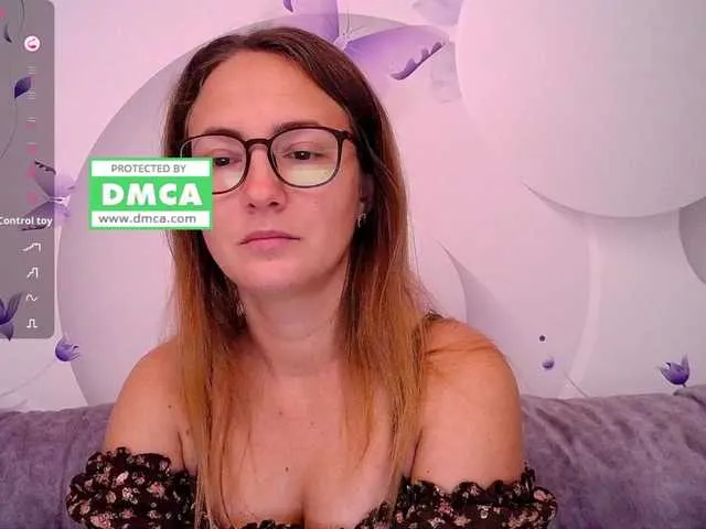 MiaLiaHot free chat on liveonude Image 16