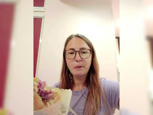 MiaLiaHot free chat on liveonude Image 4