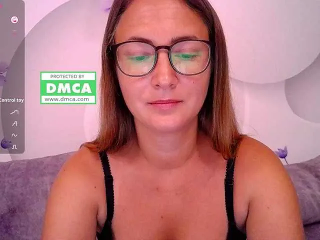 MiaLiaHot free chat on liveonude Image 8