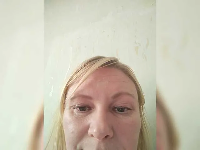 Girl-Pleasure free chat on liveonude Image 2