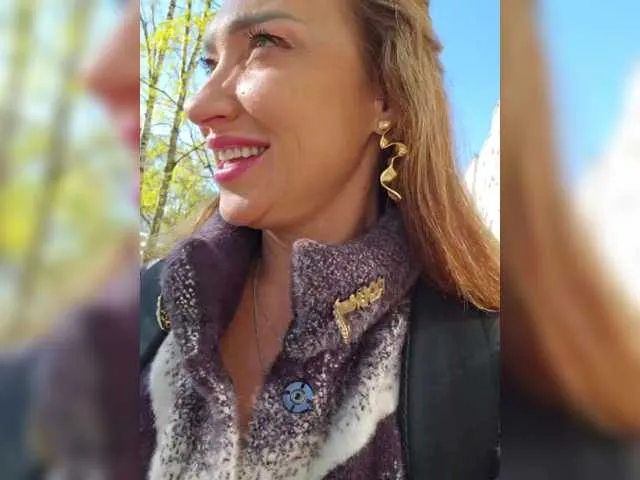 adri_gomez_1 free chat on liveonude Image 6