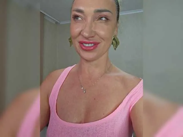 adri_gomez_1 free chat on liveonude Image 8