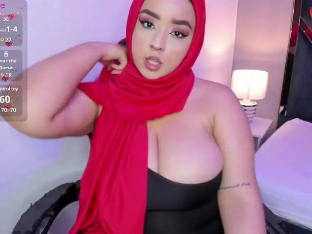 ThanaHaluff free chat on liveonude