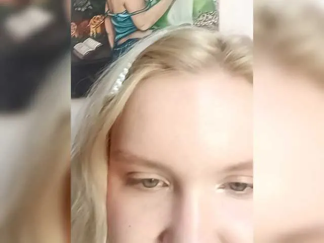 christiekroes free chat on liveonude Image 2