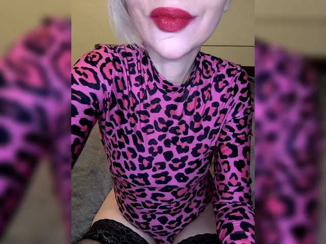 TilyTily free chat on liveonude