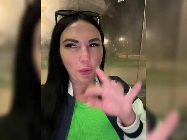 cardykambell free chat on liveonude Image 16