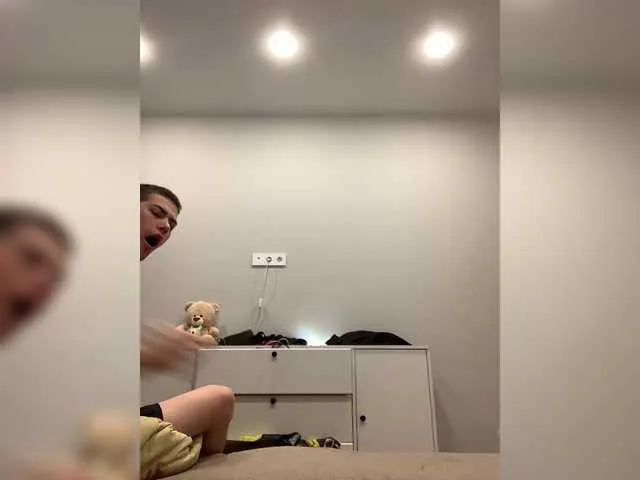 xunybany free chat on liveonude Image 18